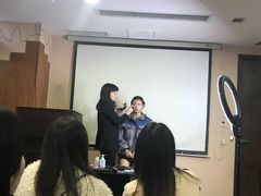 -金夫人化妆摄影职业培训学校