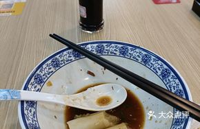 Radish Beef Shank and Pig's Intestine Rice Noodle Roll