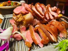 山寨金牌肘子-老滇山寨•云南特色菜•地方菜•民族风情歌舞表演(金碧店)