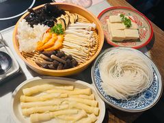 -尚尚仙·酸汤猪手·猪肚鸡火锅(华联万柳购物中心店)