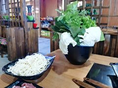 -果松木炭酸菜铜火锅·外婆参鸡汤