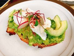 牛油果温泉蛋吐司-O'mills Sourdough Bakery&Bistro(永嘉路店)