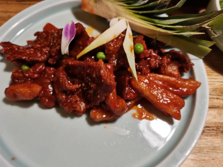 新白鹿(萧山银隆店)-"在这家餐的菜品和服务态度都非常满意,菜肴.