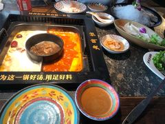 -老牌坊云南鱼豆花火锅(哈西万达店)