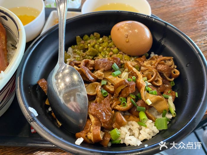 大袁猪脚饭(观音桥总店)卤水肥肠饭图片
