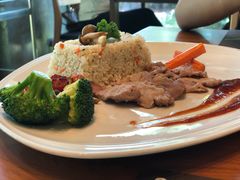 -Chom Cafe and Restaurant