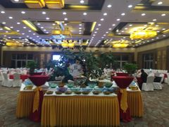 自助餐厅主厅-湖景温泉