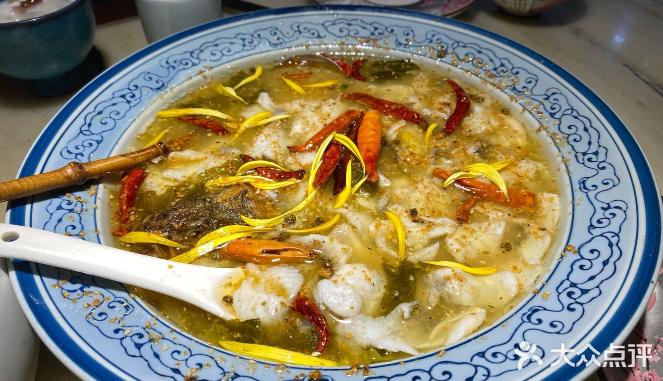 吃惯了家里的大鱼大肉，出来尝尝鲜[糖果]