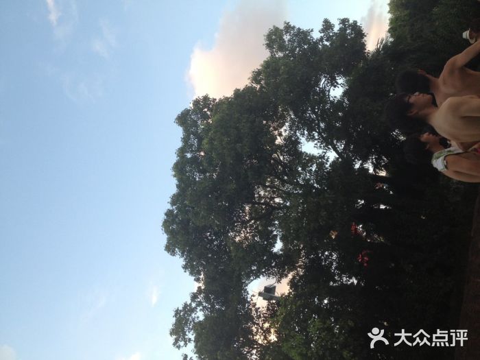 热带风暴水上乐园休息区图片