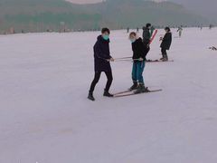 -济南卧虎山滑雪场
