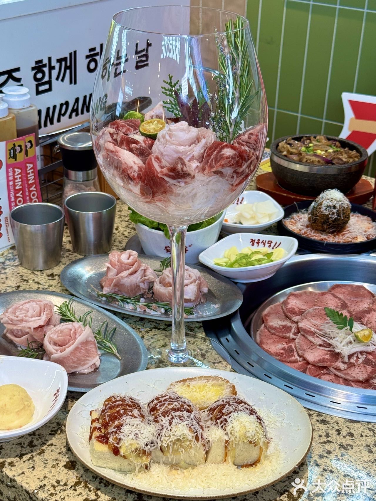 釜山肥牛饭，济州岛墨鱼饭团，还有奶香浓郁的芝士猪排