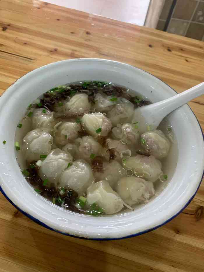 打分 从小学吃到高中然后大学毕业到工作 几十年的老馄饨了 味道依旧