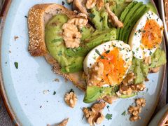 牛油果煮蛋吐司-RAC BAR(安福路店)