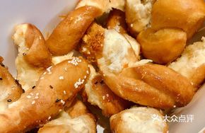 Egg Yolk Pumpkin Pretzel