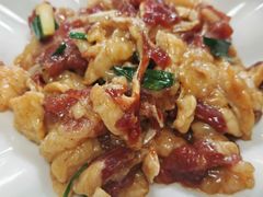 -黄利砖万峰林布依特色酸笋牛肉馆