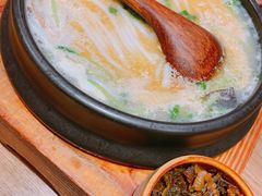 蒙自过桥米线-麦麦山云南菜(复地活力城店)
