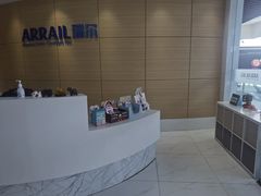 -瑞尔齿科(上海长风大悦城店)