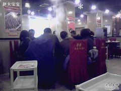 店内热火朝天的-鸿盛火锅(重庆路店)