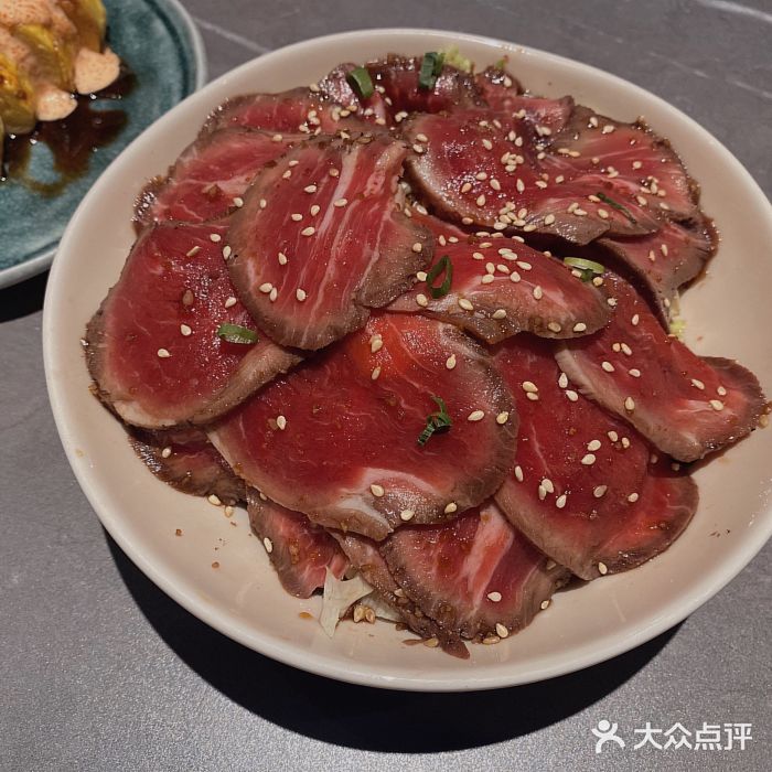 半熟牛肉里脊配土豆沙拉