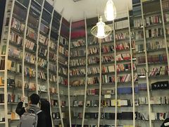 -钟书阁(松江泰晤士小镇店)