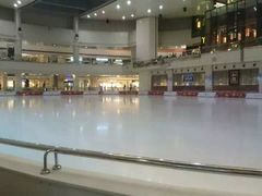 -冰纷万象滑冰场(深圳万象城店)