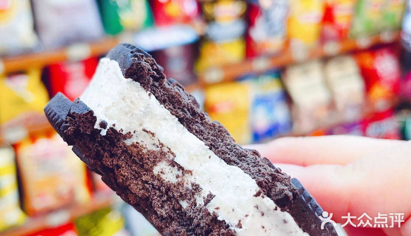 比饼干大上一整圈的奥利奥冰淇淋