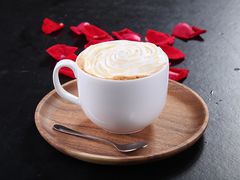 白巧克力拿铁-自由之丘