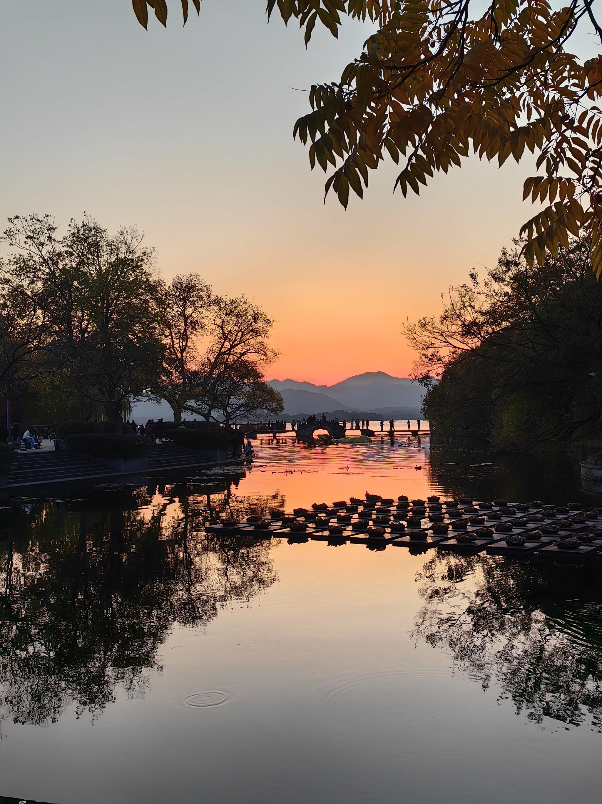 冬日暖阳下的杭州西湖实景