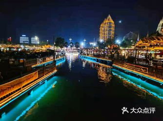 凌晨的西双版纳夜市依旧很热闹 六国水上市场挨着星光夜