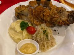 德式烤猪肘配酸菜土豆泥-申德勒加油站西餐厅(日坛路总店)