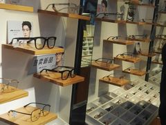 -MiRi眼镜·蔡司·星趣控·尼康控优点视觉合作店(南京东路店)