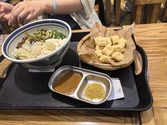 -云阿蛮云南生烫牛肉米线(奉贤路店)