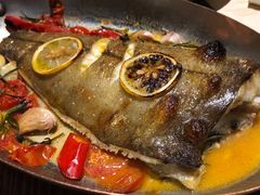 木炭烤整条精选海鱼-Mercato莫卡多露台餐厅与酒吧(K11店)