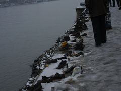 -多瑙河畔鞋履雕塑