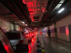 -爱琴海购物公园-地下停车场