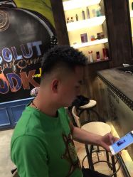 -侨治发型