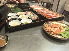 -围炉肉舍•炭烤活鳗•丹东海鲜烤肉(步行街店)