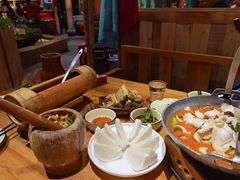 -老滇山寨•云南特色菜•地方菜•民族风情歌舞表演(金碧店)