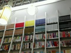 -钟书阁(松江泰晤士小镇店)