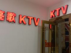 -家乐福南翔店停车场