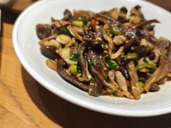 -头上红煨盐鸡·非遗院子餐厅