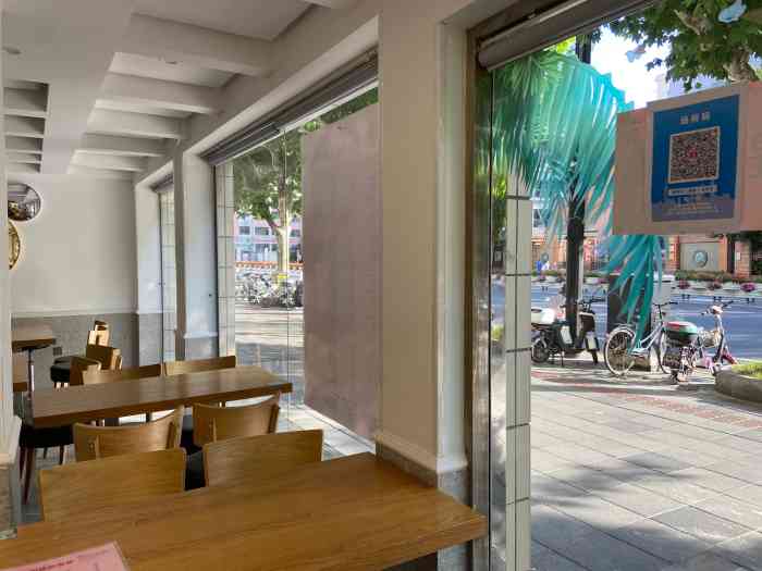 云和面馆yunhenoodle(华山路店)-"[薄荷]环境:有两层楼,好像上面是