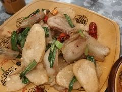 米豆腐炒腊肉-华光驿站私房菜·黑金冠
