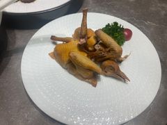 熏乳鸽-闫府私房菜·百年鲁菜(恒隆店)