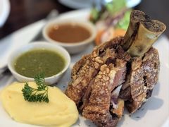 -Chom Cafe and Restaurant