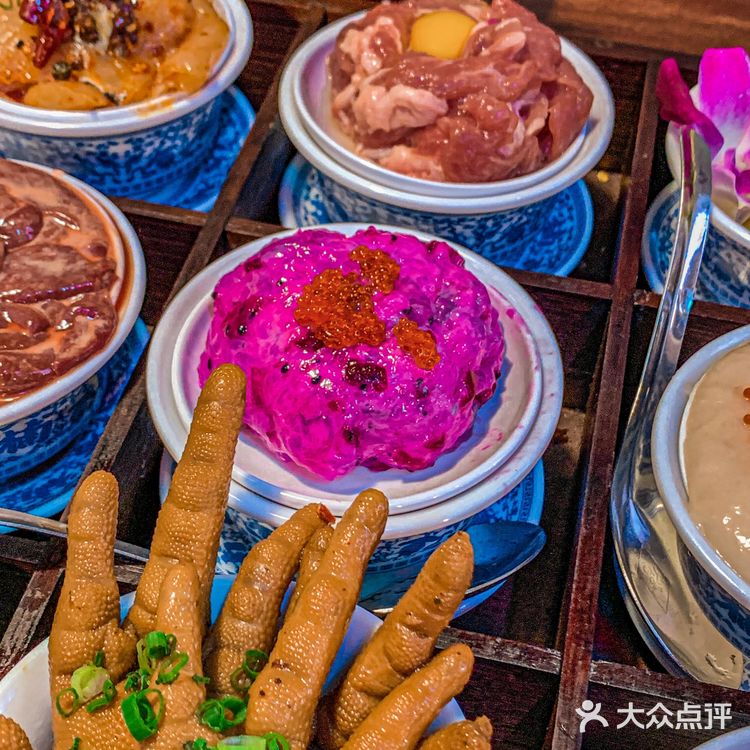 广州北京路探店|这家楠火锅的糯鸡爪一嗦脱骨！