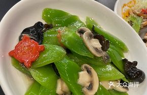 Mushroom and Lettuce Stir-fry