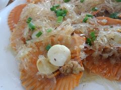 蒜蓉粉丝蒸扇贝-明记海鲜大排档(巽寮湾店)