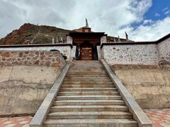 -比如骷髅墙景区