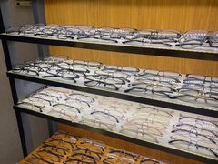 -优医视平价眼镜蔡司依视路折扣工厂店(十里堡店)